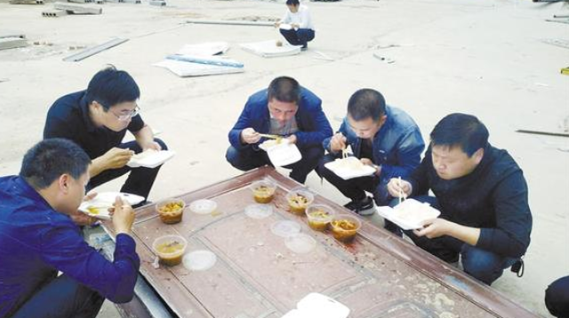 為了“創(chuàng)衛(wèi)”，他們蠻拼的