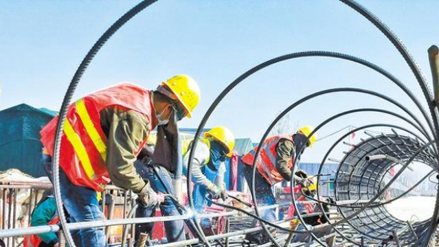 致敬！高溫下的建設(shè)者